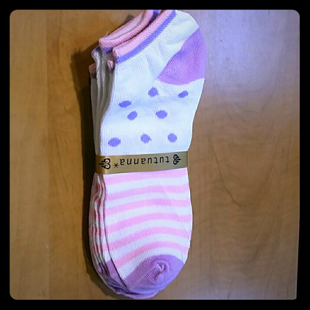 Ten pairs of womans ankle socks